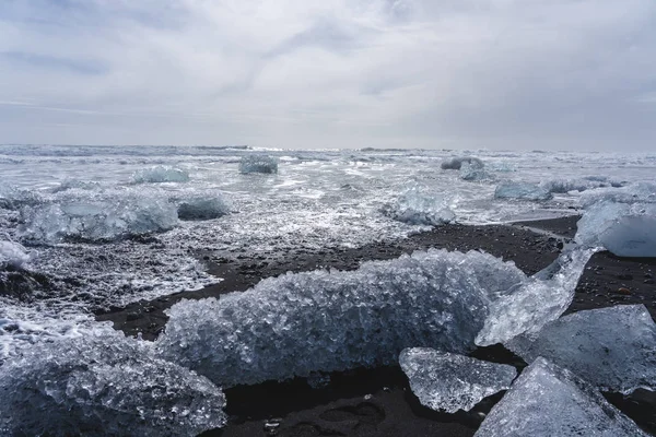 Iceberg dalla spiaggia di Diamond in Islanda — Foto Stock