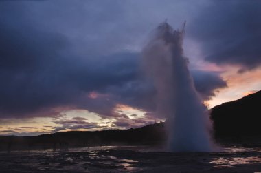 İzlanda 'da Geysir Kaplıcası