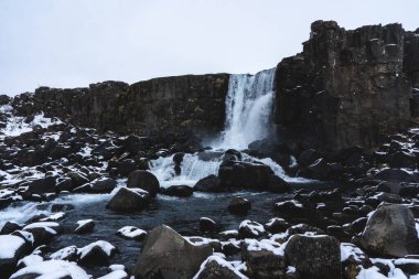 İzlanda ulusal parkında Oxarafoss şelalesi Thingvellir
