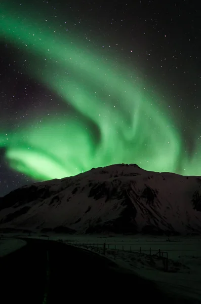 Krásná aurora borealis severní světla show — Stock fotografie