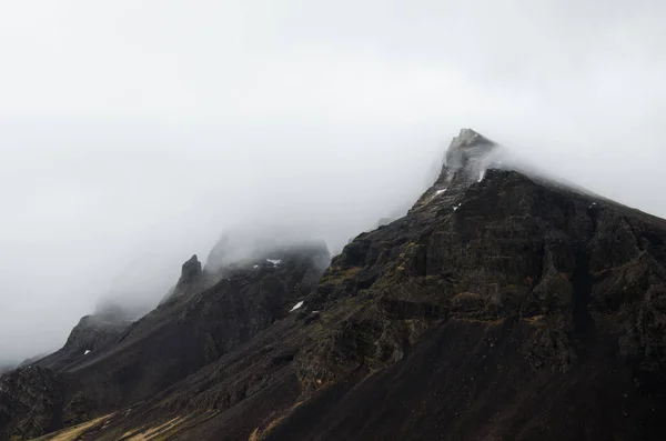 Foggy mountain in Icelandic Snaefellsness peninsula — Stock Photo, Image