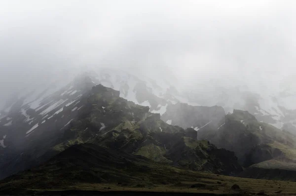 Foggy moss mountain in Iceland — Stock Photo, Image