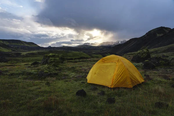 Yellow camping tent in an open moss field during sunset. Shot on adventure in Icelandic highlands — Stock Photo, Image