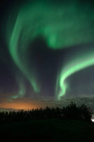 Aurora Borealis severní světla nad islandskou oblohou — Stock fotografie