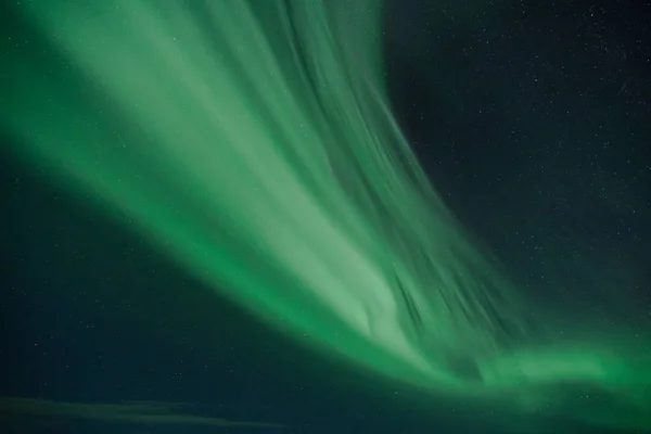 Aurora Borealis severní světla nad islandskou oblohou — Stock fotografie