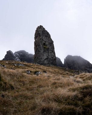 Skye İskoçya Adası 'ndaki Storr' un yaşlı adamı.