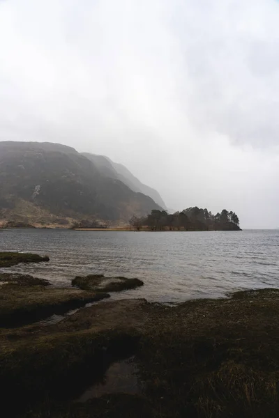 Προβολή από την ακτή του Loch Shiel — Φωτογραφία Αρχείου