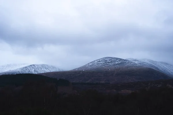 Scottish mountains with the last snow — 스톡 사진