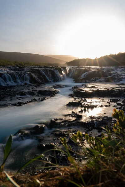 Μεγάλη έκθεση του καταρράκτη Bruarfoss πριν από τη δύση του ηλίου — Φωτογραφία Αρχείου