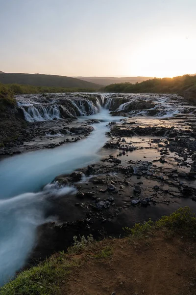 Longa exposição da cachoeira Bruarfoss antes do pôr do sol Islândia — Fotografia de Stock
