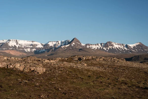 Pico de la cordillera en Islandia Occidental — Foto de Stock