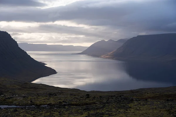 Fjord Φωτίζεται Από Ηλιοβασίλεμα Στο Westfjords Ισλανδία Οκτώβριος 2019 — Φωτογραφία Αρχείου