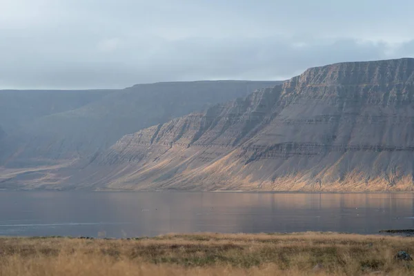 Fjord Φωτίζεται Από Ηλιοβασίλεμα Στο Westfjords Ισλανδία Οκτώβριος 2019 — Φωτογραφία Αρχείου