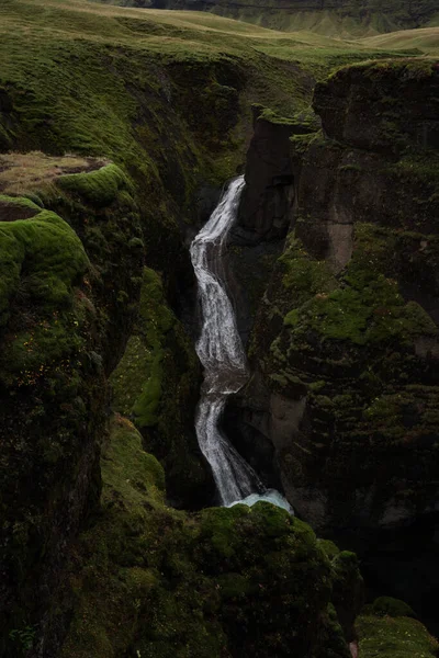 Cascada Fjadrargljfur Profundo Sinuoso Cañón Del Río Destino Popular Islandia —  Fotos de Stock
