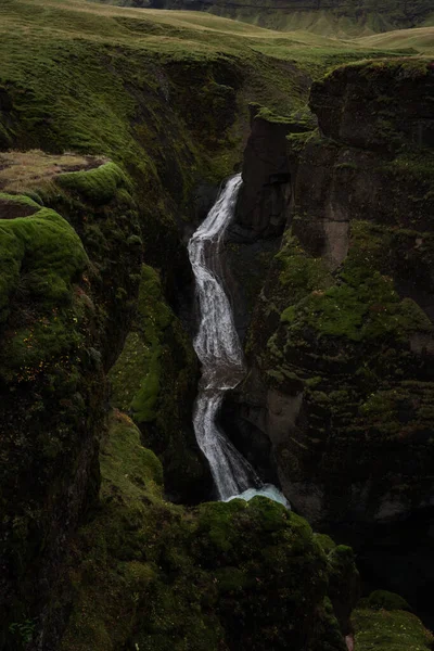 Cascada Fjadrargljfur Profundo Sinuoso Cañón Del Río Destino Popular Islandia Imagen De Stock