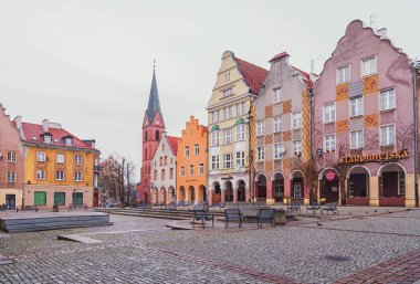 Olsztyn, Polonya 2017. 11. 30'da. Old Town, ghotic town hall Olsztyn eski şehrin ana Meydanı. 