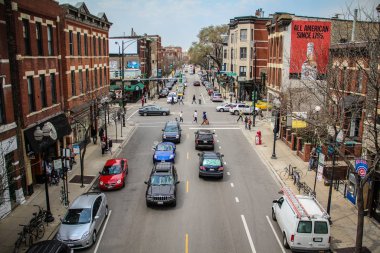 Chicago 'nun kuzeyindeki Armitage ve Sheffield kavşağında gündüz trafiği