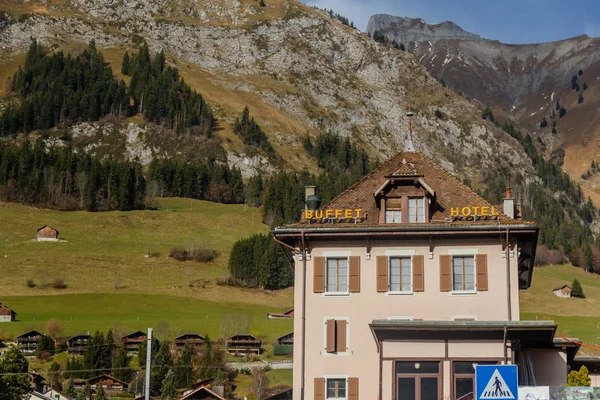 Hôtel Pied Une Montagne Dans Les Alpes Suisses — Photo