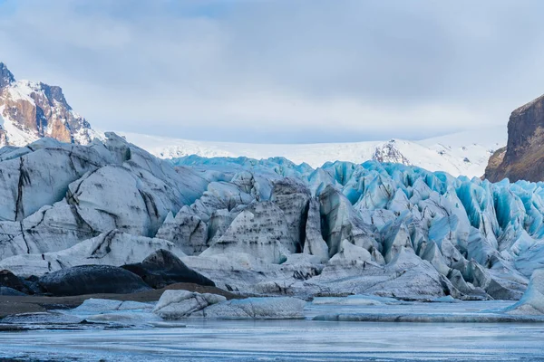 Kolce lodowcowe na pięknych lodowcach Skaftafell Islandia — Zdjęcie stockowe