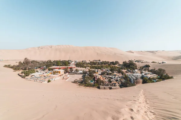 Hermosa vista de solo Oasis en América del Sur desierto de Huacachina —  Fotos de Stock