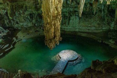 Yucatan Meksika 'dan Suytun Cenote' un güzel manzarası Kuzey Amerika