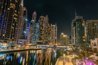 Burç Halife Dubai 'nin tepesinden Dubai şehri manzarası.