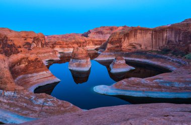 Arizona Usa 'da sabahın erken saatlerinde Yansıma Kanyonu' nun muhteşem manzarası