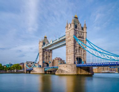 Londra 'daki Tower Bridge' in güzel manzarası İngiltere Uk.