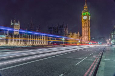Güzel Big Ben gece Londra 'da İngiltere' de.
