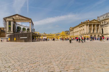Paris 'te güneşli bir günde Versailles' in güzel manzarası