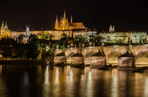 Карлов Мост Собор Святого Вита Ночью Праге — стоковое фото