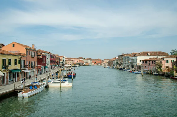 Venezia Maggio 2015 Veduta Bellissimi Canali Barche Attraccate Lungo Passerelle — Foto Stock