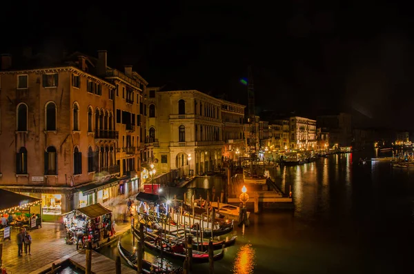 Venecia Italia Mayo 2015 Gran Canal Barcos Atracados Junto Casas — Foto de Stock