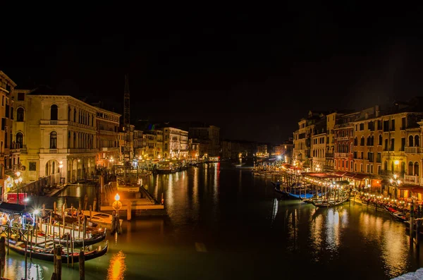 Venice Italy May 2015 Grand Canal Docked Boats Alongside Houses — Stock Photo, Image