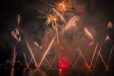 Florida Birleşik Devletleri 'nin gece boyunca inanılmaz havai fişek gösterisi