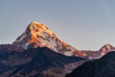Annapurna 'nın güney manzarası ve Poonhill Ghorepani Nepal' den Himchuli.