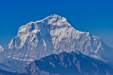Dhaulagiri dağlarının görkemli manzarası dünyanın en yüksek yedi zirvesi Pokhara Nepal