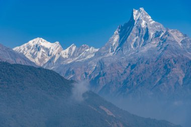 Machhapucchre Pokhara Nepal olarak da bilinen balık kuyruklu dağın güzel manzarası