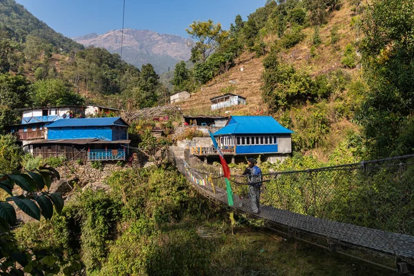 Hermoso Puente Oscilante Sobre Ulleri Durante Caminata Poonhill Annapurna Pokhara — Foto de Stock