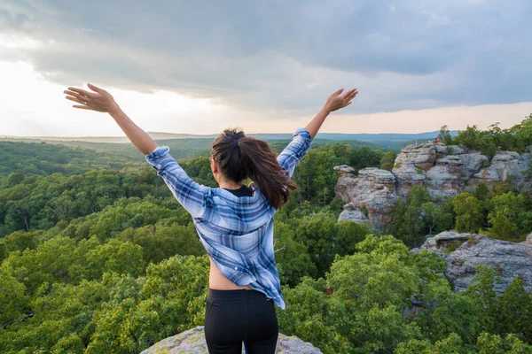 Mujer Disfrutando Hermosa Vista Del Jardín Los Dioses Shawnee National —  Fotos de Stock