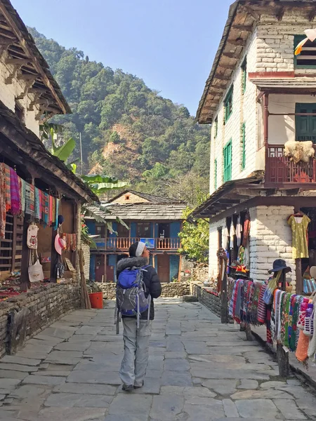 Mujer Caminando Por Pueblos Ulleri Pokhara Nepal — Foto de Stock