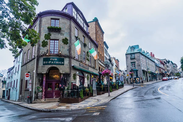 Quebec, Kanada 3 Eylül 2018: Saint-Patrick Pub, Saint-Jean sokağındaki tarihi bar tarihi Quebec City, Kanada