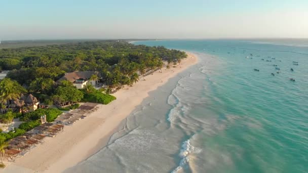 Prachtig Oceaanwater Gezien Tijdens Zonsopgang Bij Tulum Mexico — Stockvideo