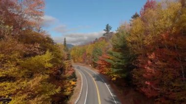 New Hampshire 'daki Kancamagus Otoyolu' nun İnanılmaz Manzarası Çeviri: