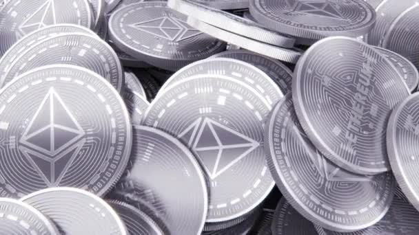 Flyger Över Hög Med Silver Ethereum Loopas Animerade Video Bakgrunden — Stockvideo