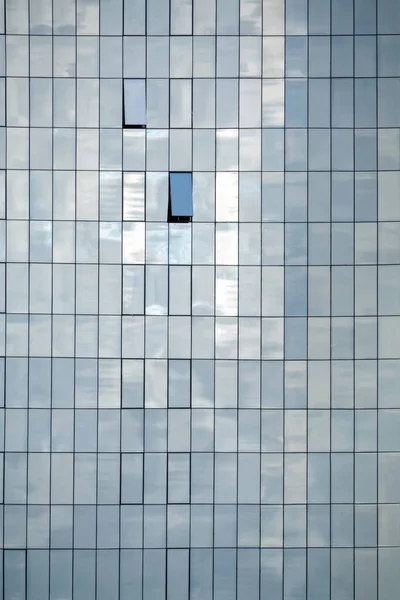 Szklana Fasada Wieloma Oknami Budynku Biurowego Tło — Zdjęcie stockowe