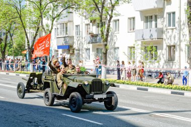 SAMARA, Rusya - 9 Mayıs 2019: İkinci Dünya Savaşı 'ndaki zaferin yıldönümü onuruna askeri teçhizat ordu off-road aracı GAZ-67B' nin tarihi bir örneği.