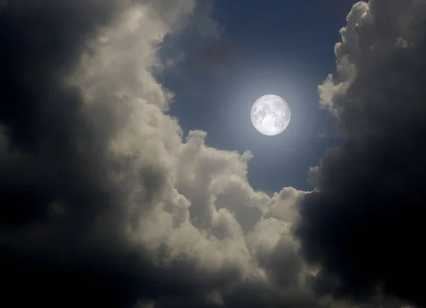 Volle Maan Sterren Cumulus Wolken — Stockfoto