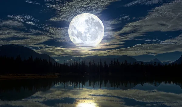 Luna Llena Sobre Lago — Foto de Stock