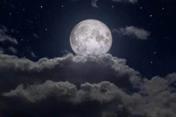 Pleine Lune Étoiles Dans Les Cumulus — Photo